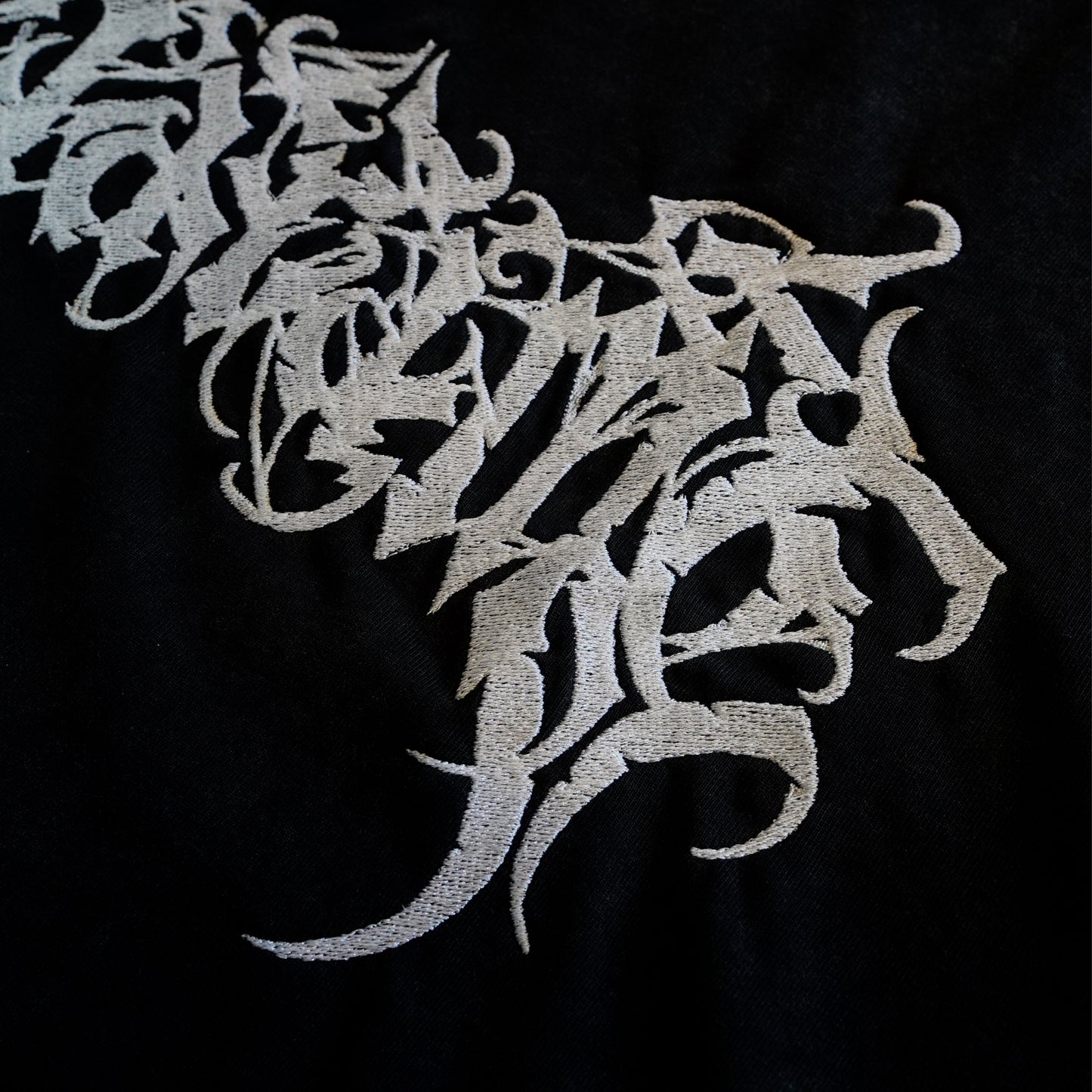DETARAME METAL LOGO Tee 25 / BLACK / LIMITED EDITION / embroidery